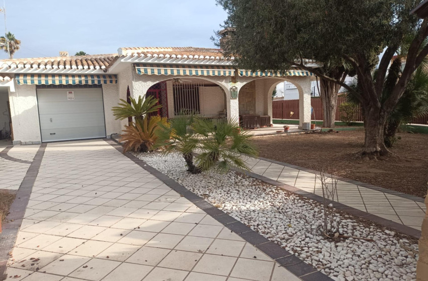 Resale - Villa - Orihuela Costa - Campoamor