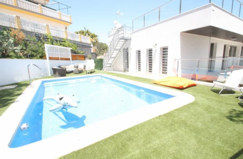 Resale - Villa - Orihuela Costa - Campoamor