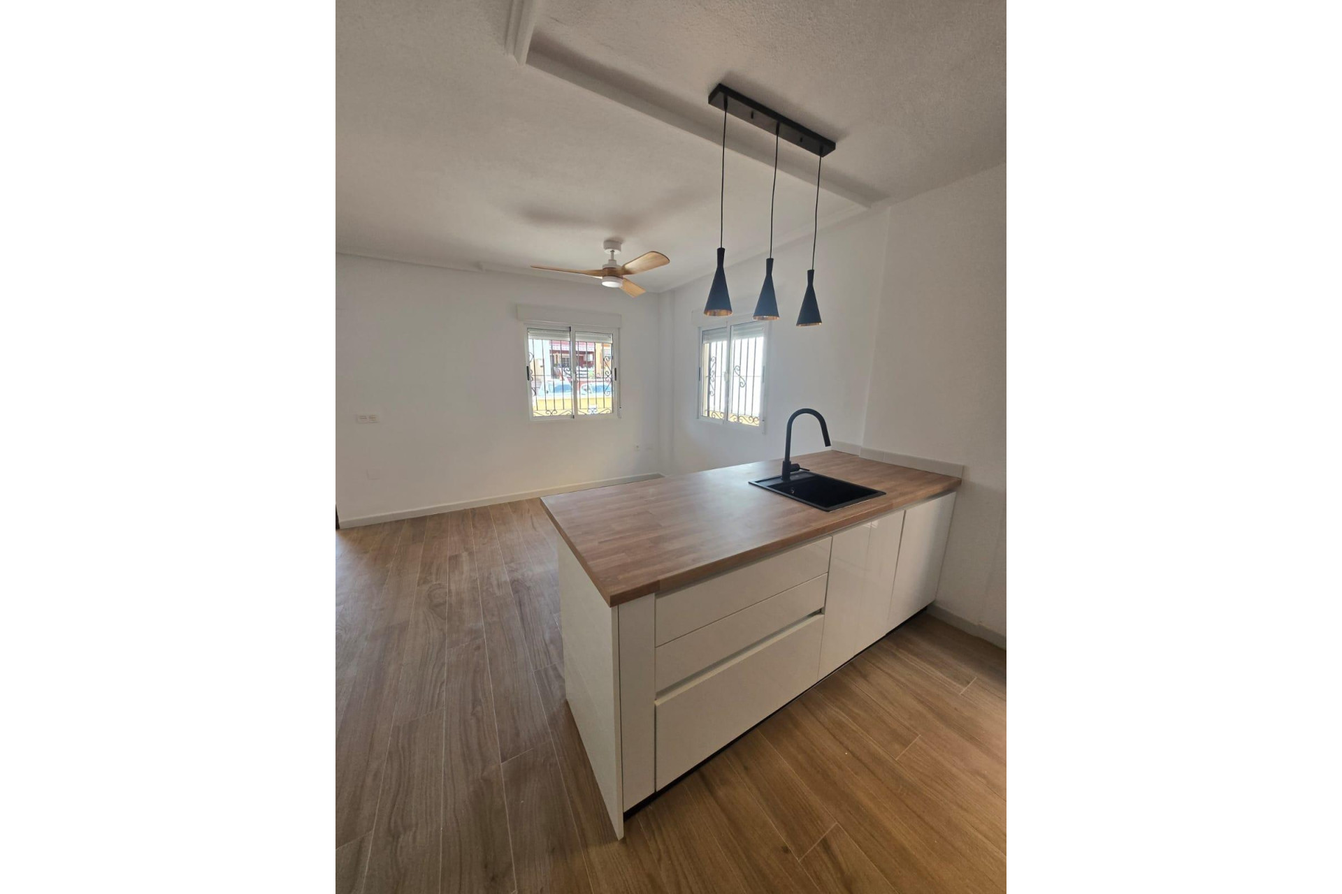 Resale - Villa - Orihuela Costa - La Florida