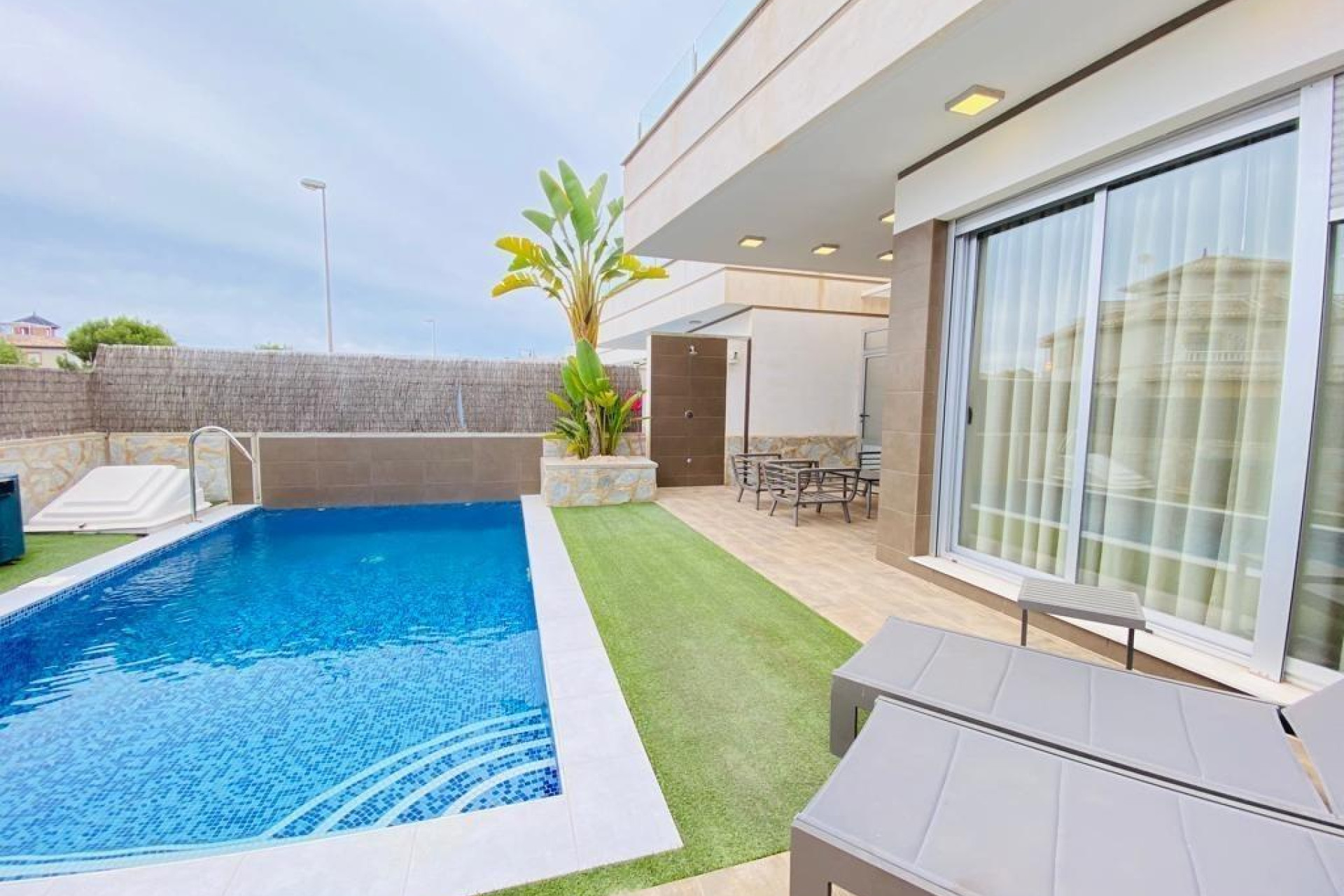 Resale - Villa - Orihuela Costa - Montezenia