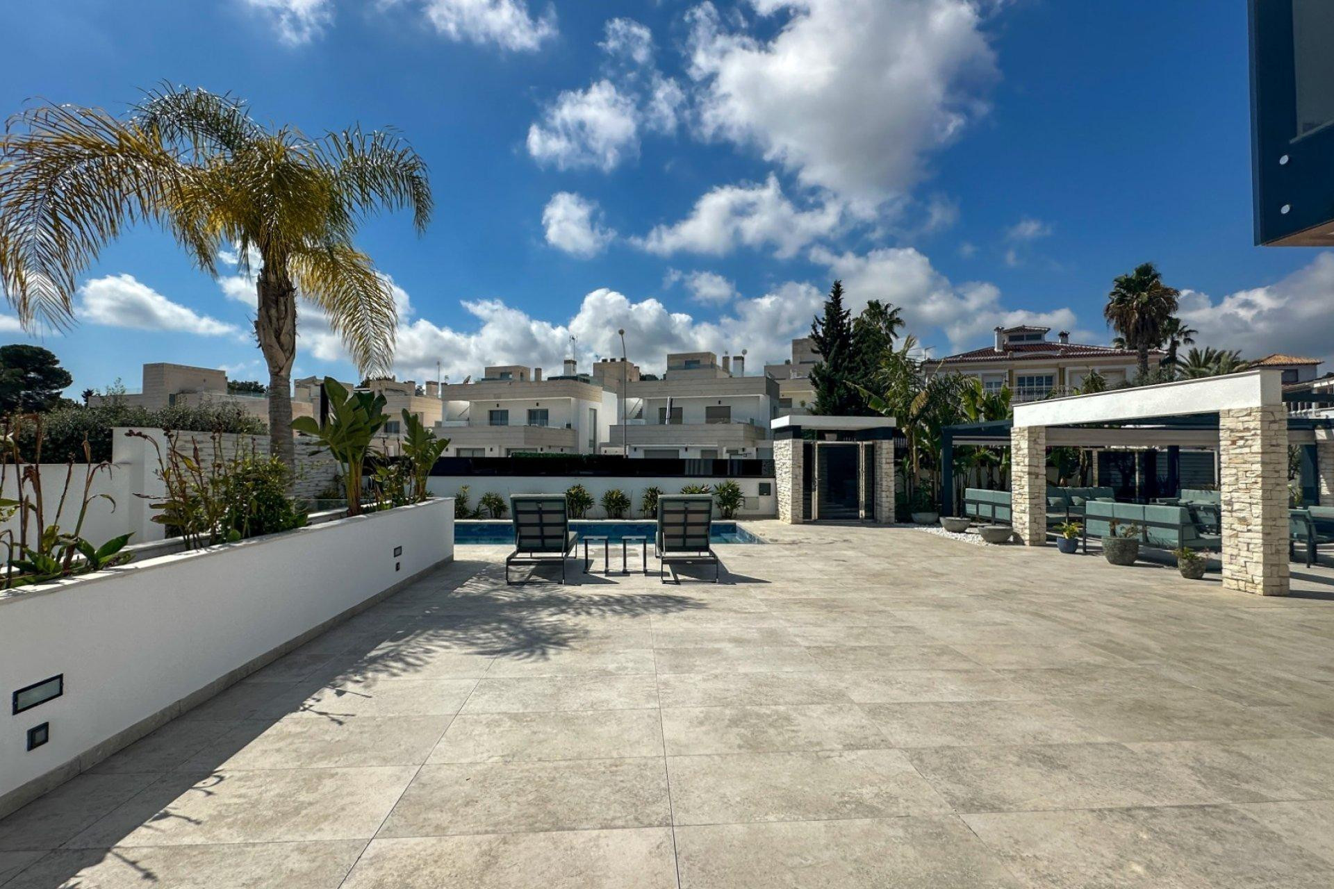 Resale - Villa - Orihuela Costa - Villamartín-Las Filipinas