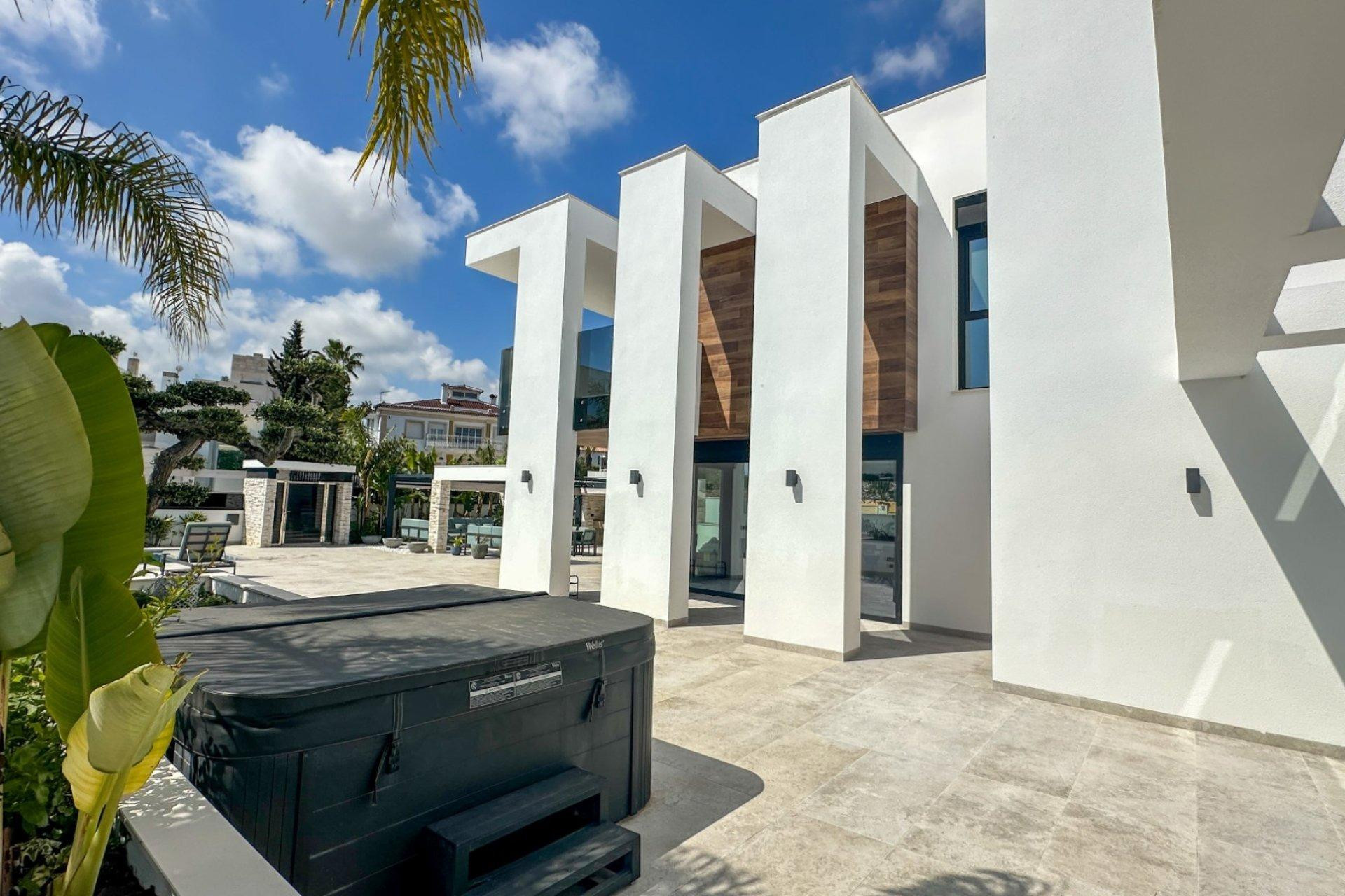 Resale - Villa - Orihuela Costa - Villamartín-Las Filipinas