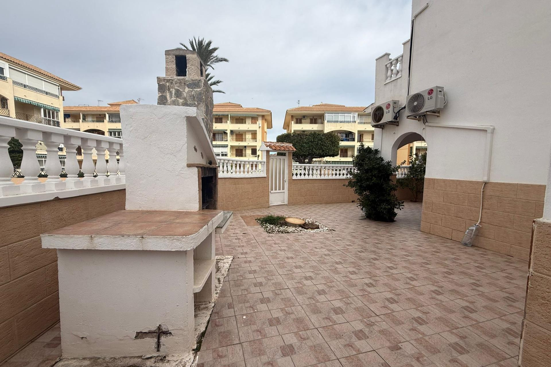 Resale - Villa - Torrevieja - Acequion