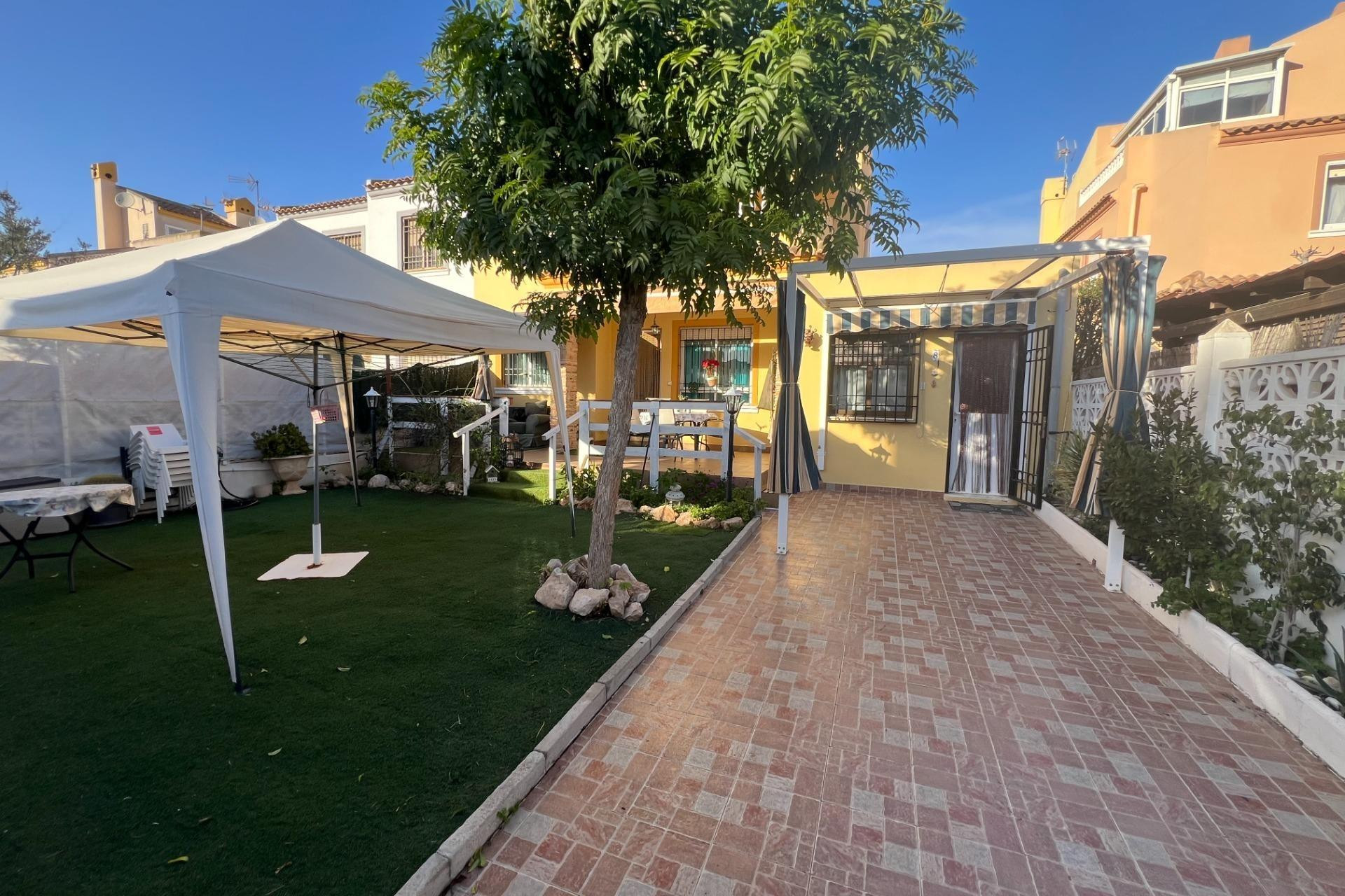 Resale - Villa - Torrevieja - Calas blanca