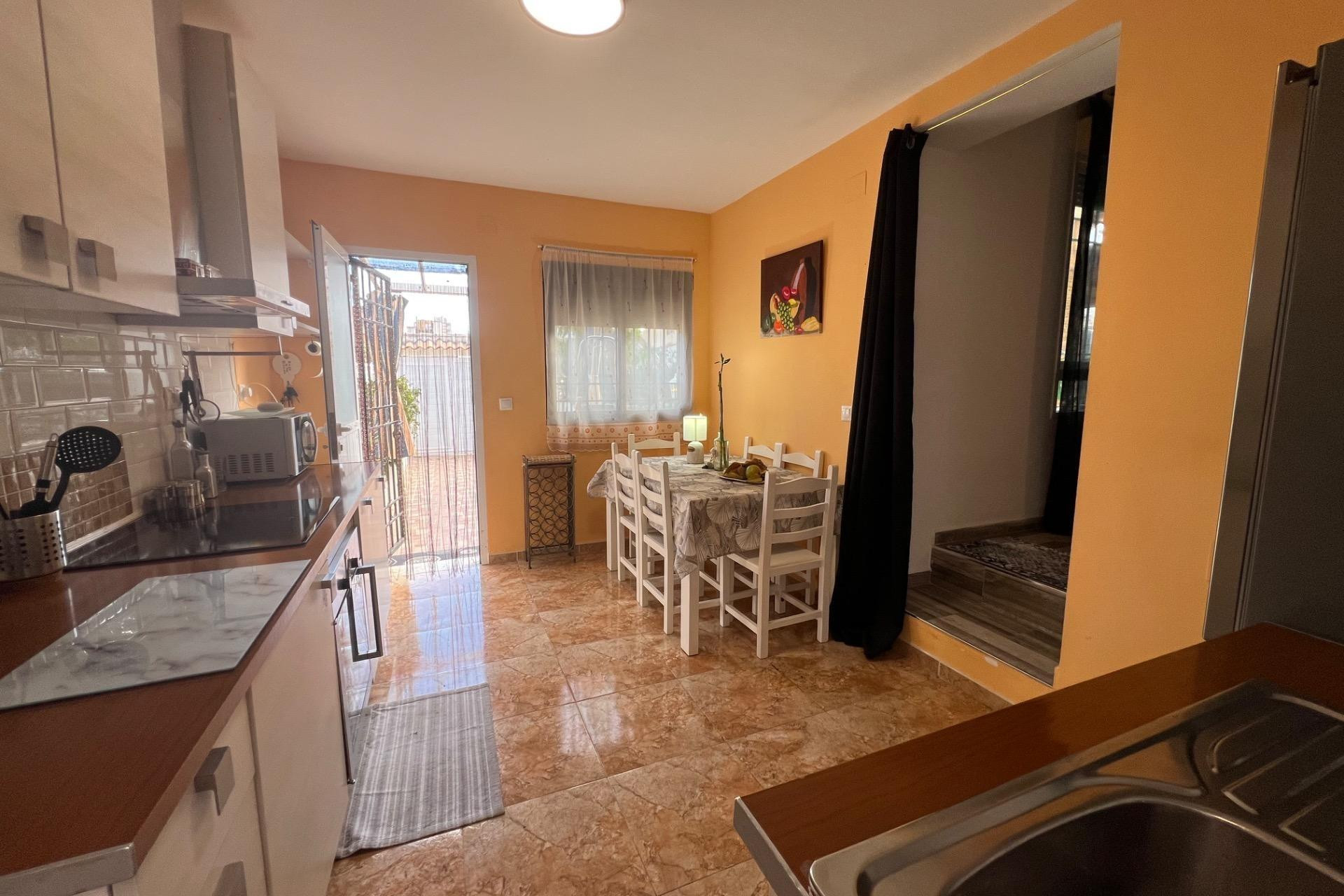 Resale - Villa - Torrevieja - Calas blanca