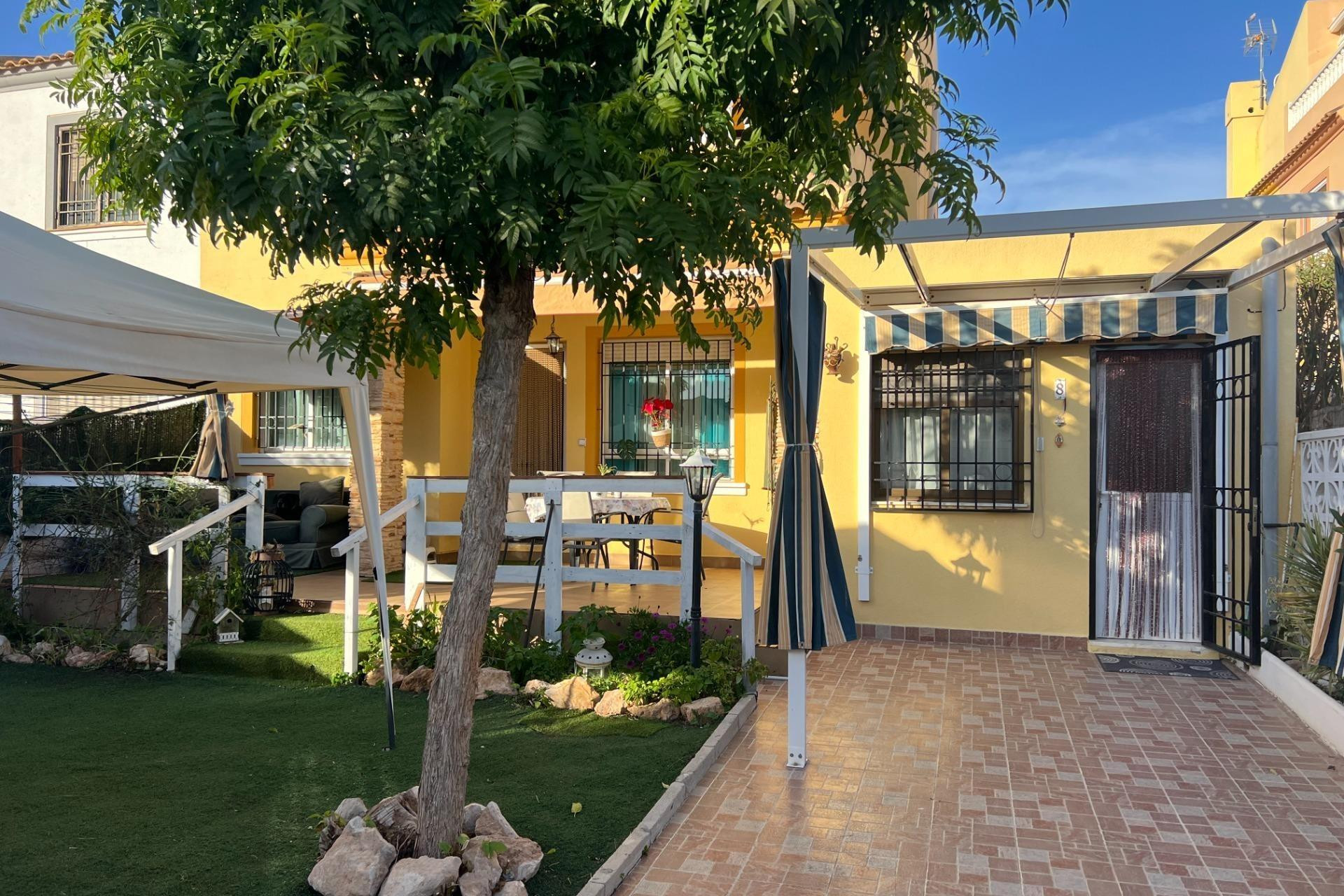 Resale - Villa - Torrevieja - Calas blanca