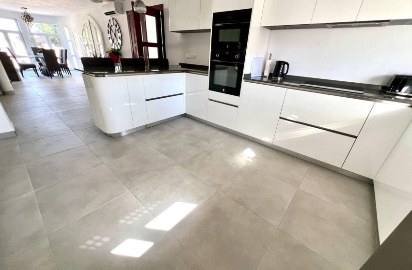 Resale - Villa - Torrevieja - Centro