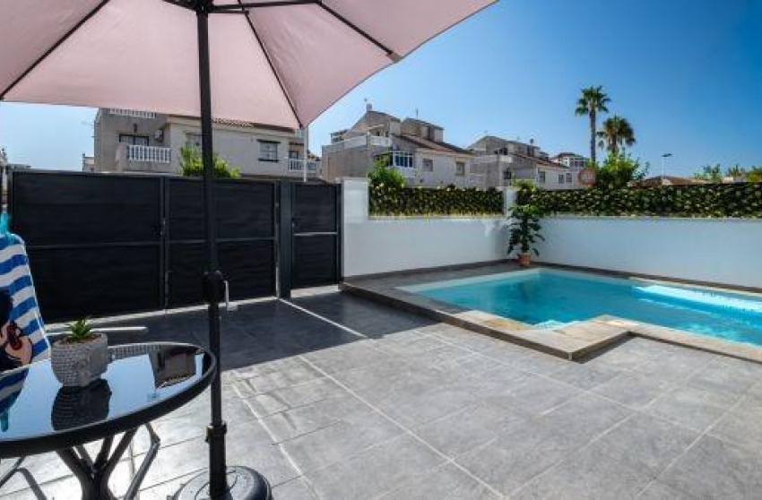 Resale - Villa - Torrevieja - El limonar