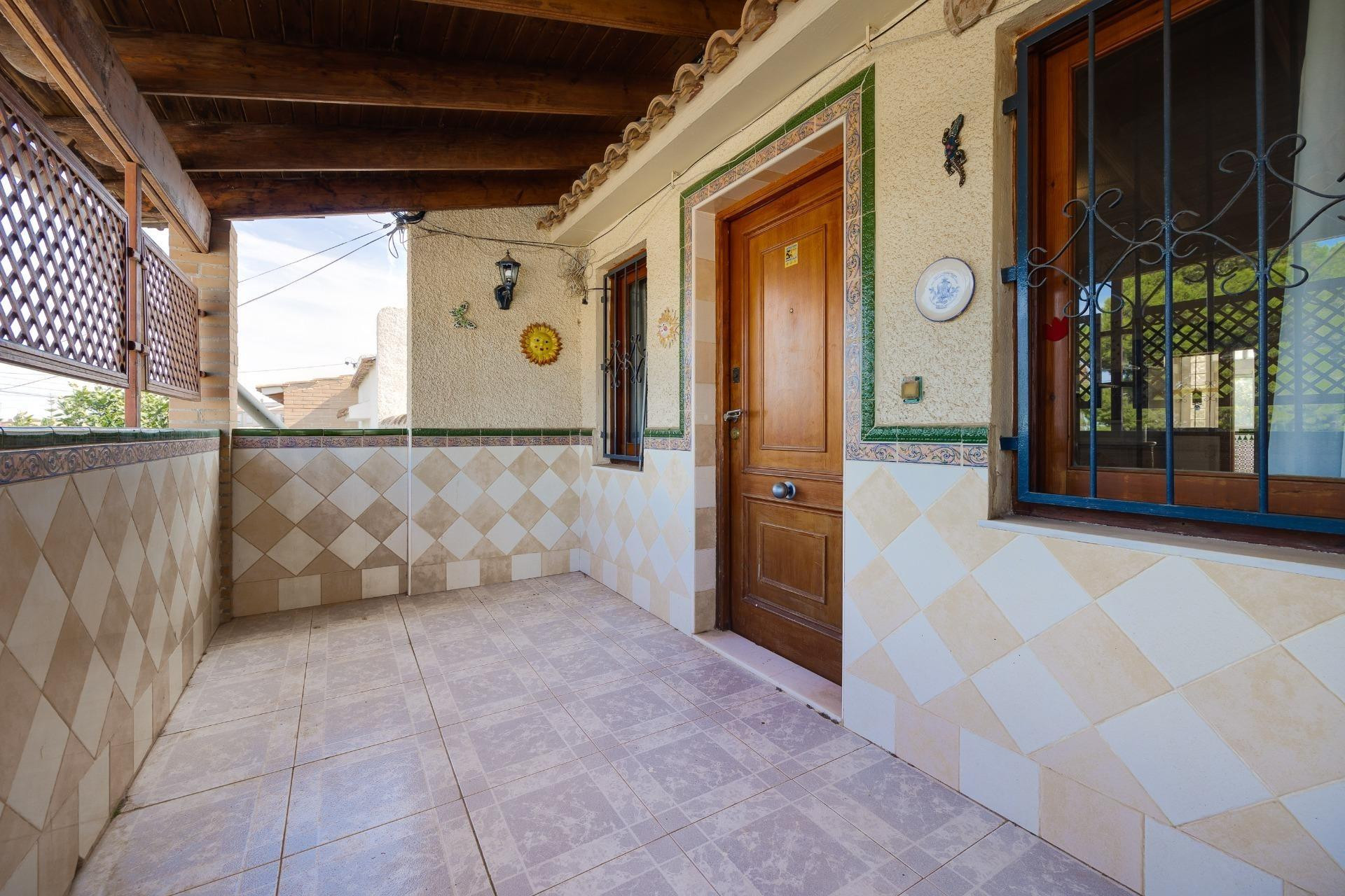 Resale - Villa - Torrevieja - La Siesta - El Salado - Torreta