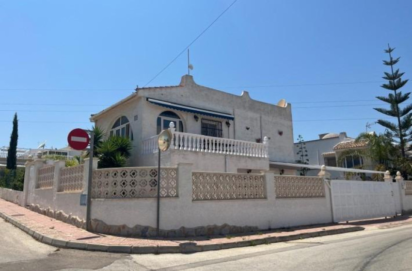 Resale - Villa - Torrevieja - La Siesta - El Salado - Torreta