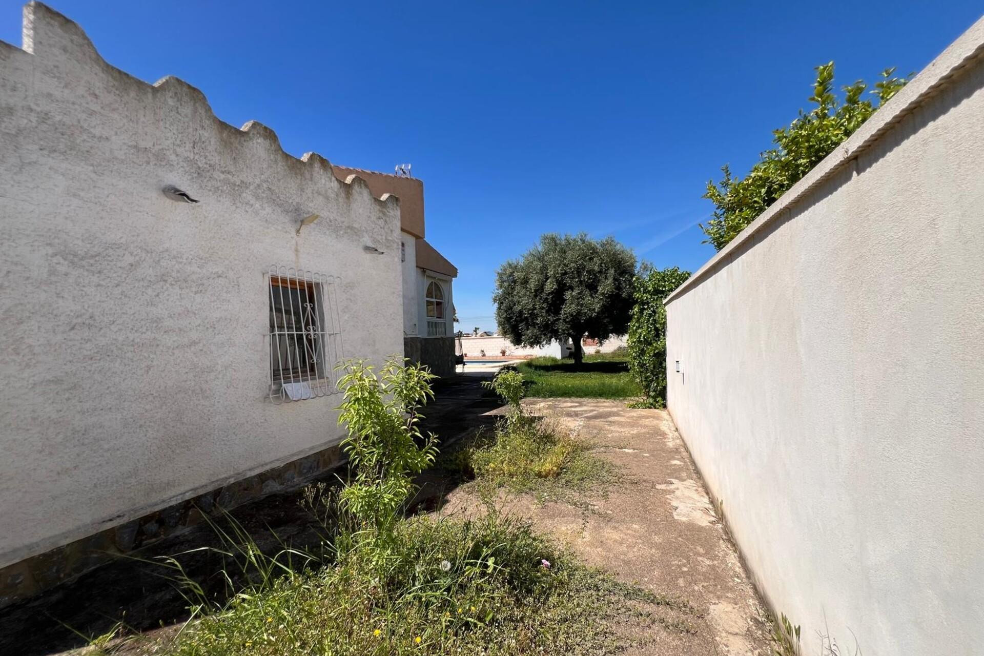 Resale - Villa - Torrevieja - La Siesta - El Salado - Torreta