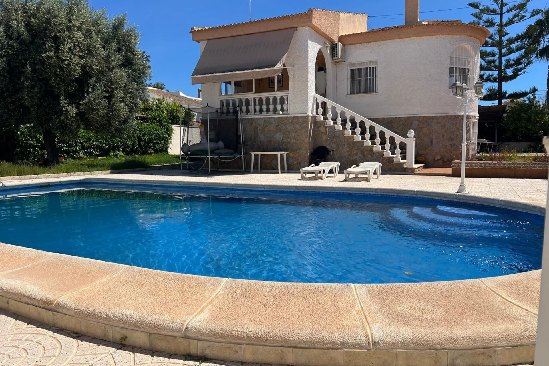 Resale - Villa - Torrevieja - La Siesta - El Salado - Torreta