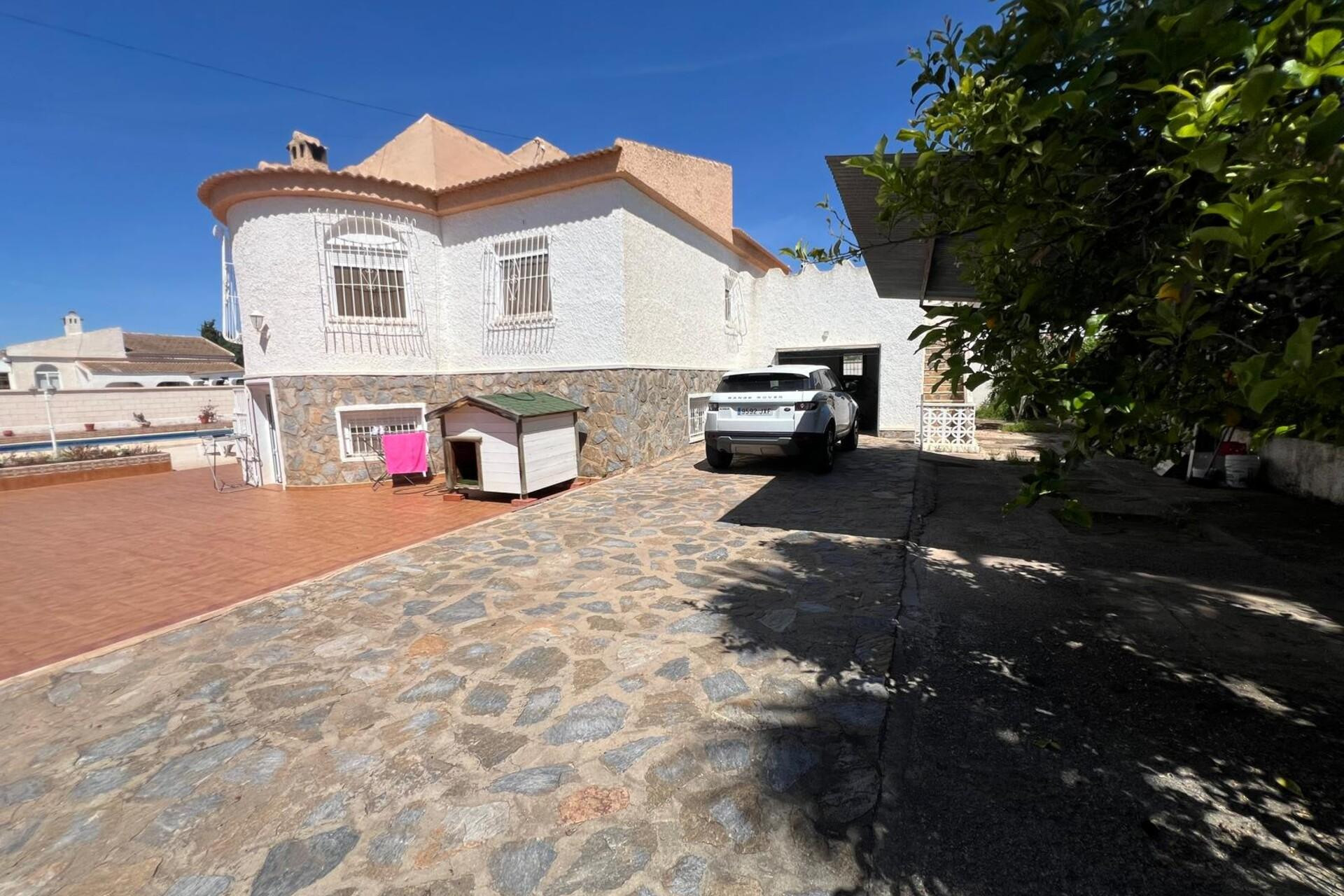 Resale - Villa - Torrevieja - La Siesta - El Salado - Torreta
