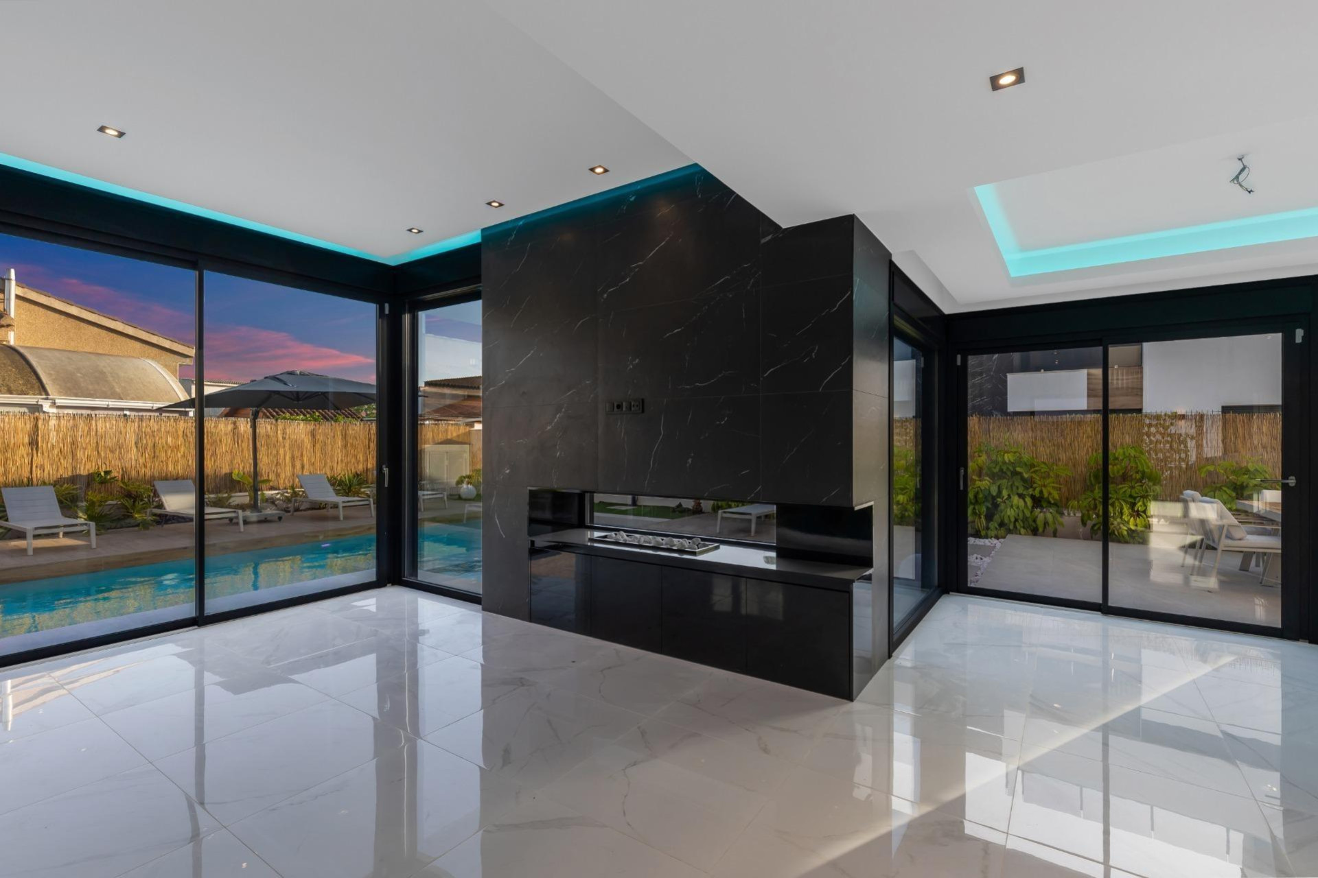 Resale - Villa - Torrevieja - La Siesta - El Salado - Torreta
