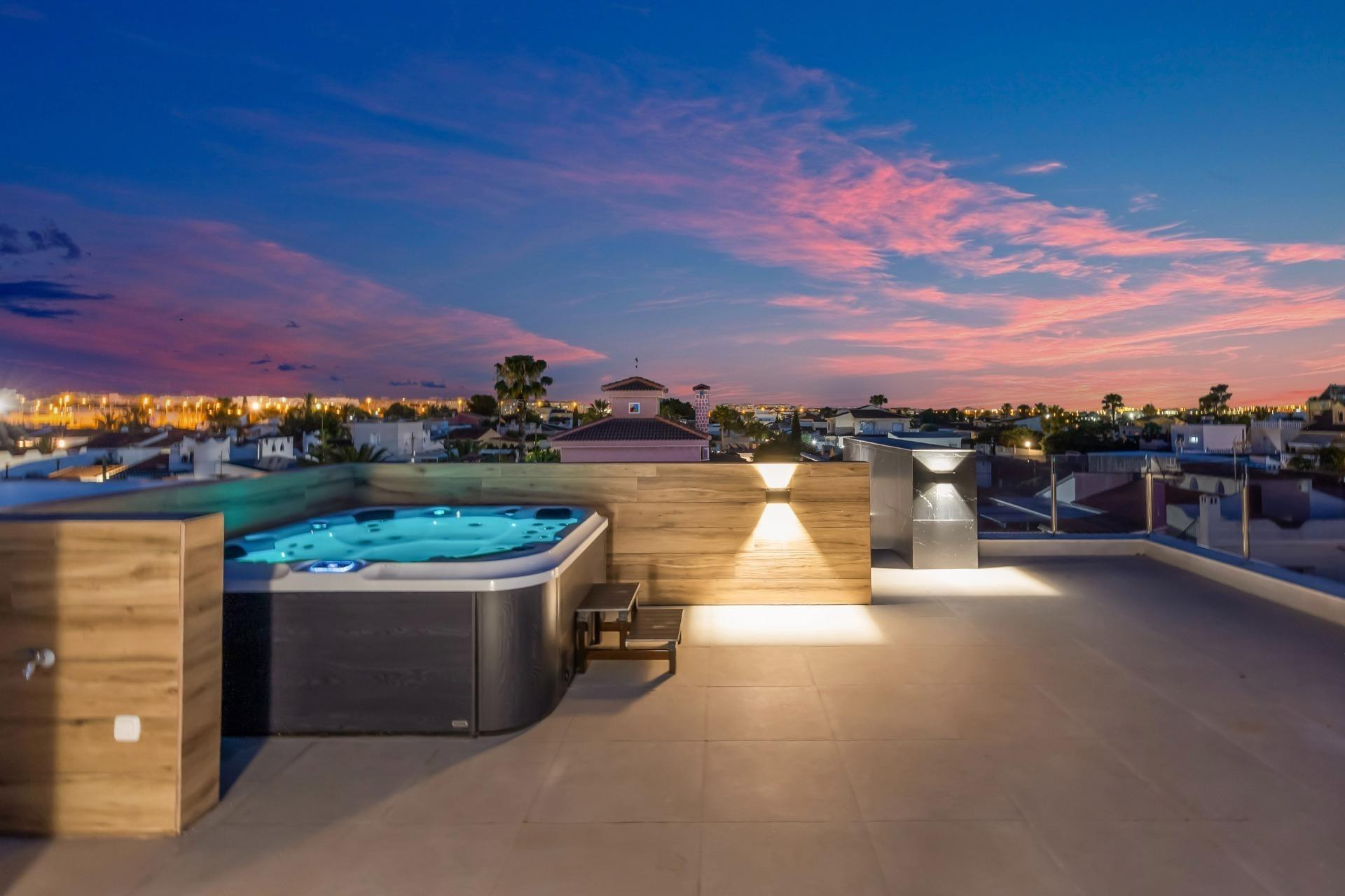 Resale - Villa - Torrevieja - La Siesta - El Salado - Torreta