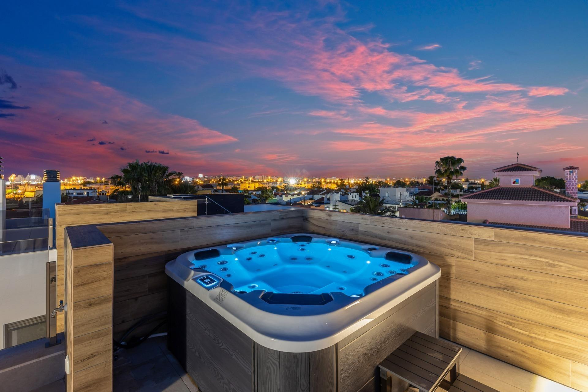 Resale - Villa - Torrevieja - La Siesta - El Salado - Torreta