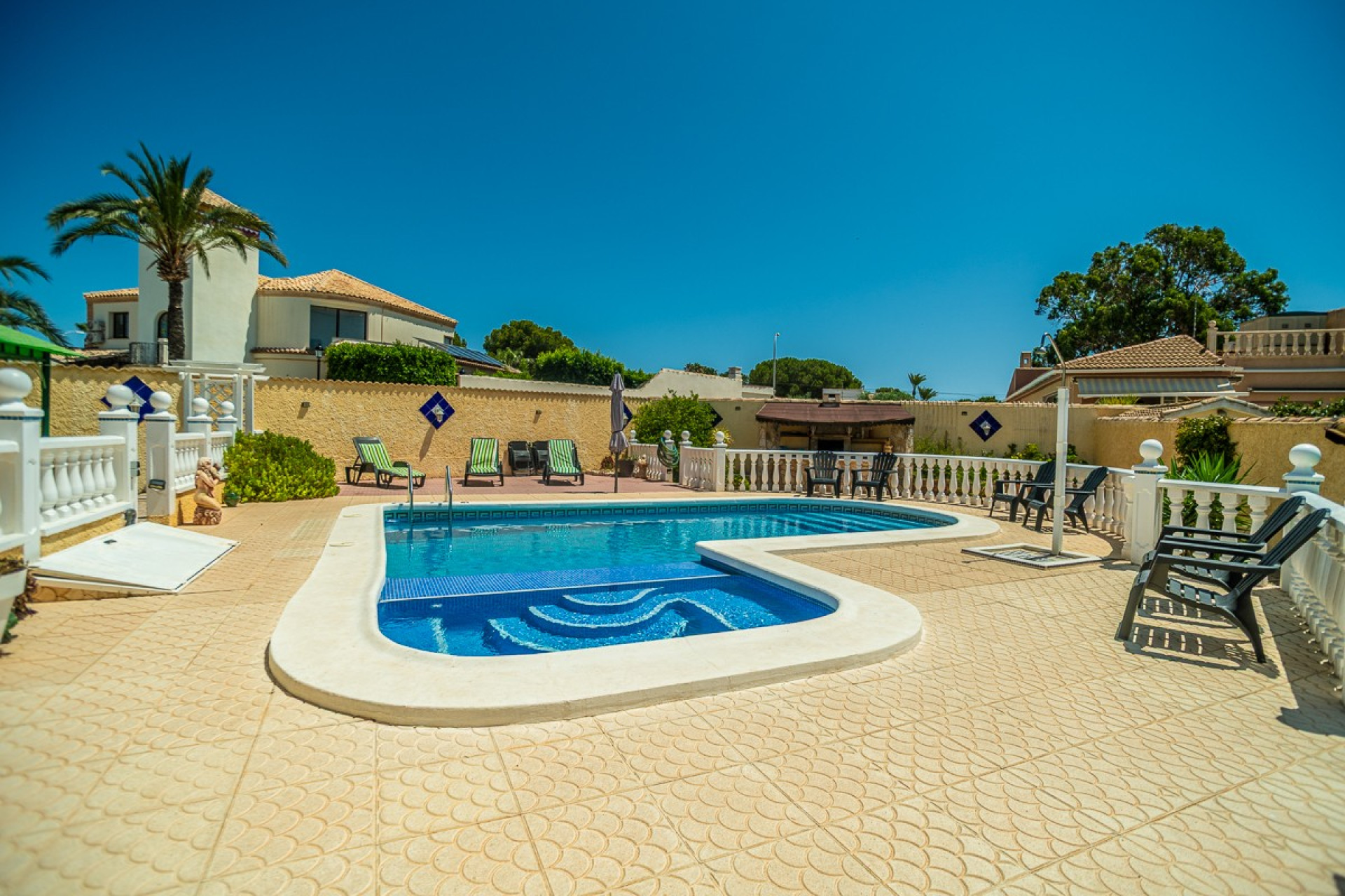 Resale - Villa - Torrevieja - La Siesta