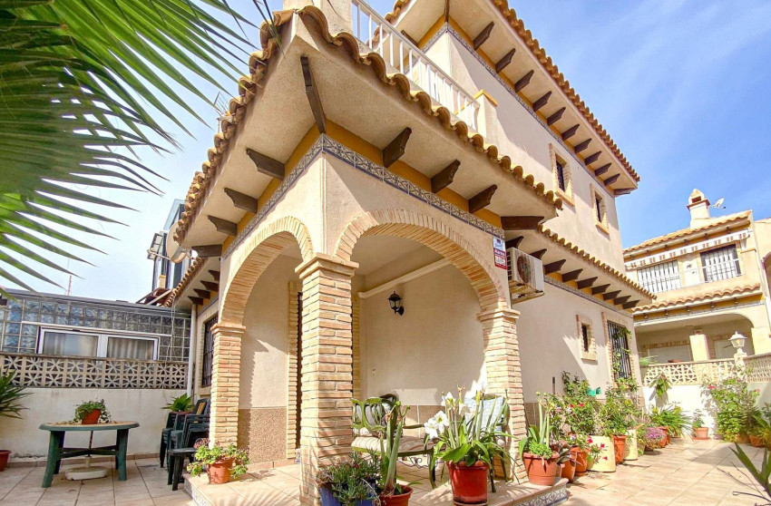 Resale - Villa - Torrevieja - Las calas