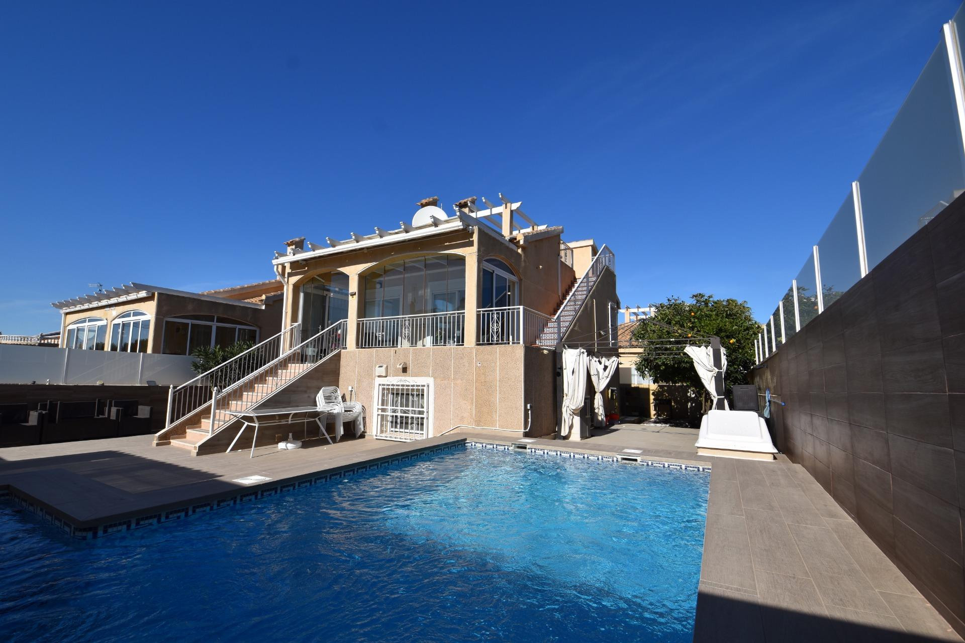 Resale - Villa - Torrevieja - Los altos