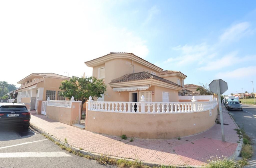 Resale - Villa - Torrevieja - Los Balcones - Los Altos del Edén