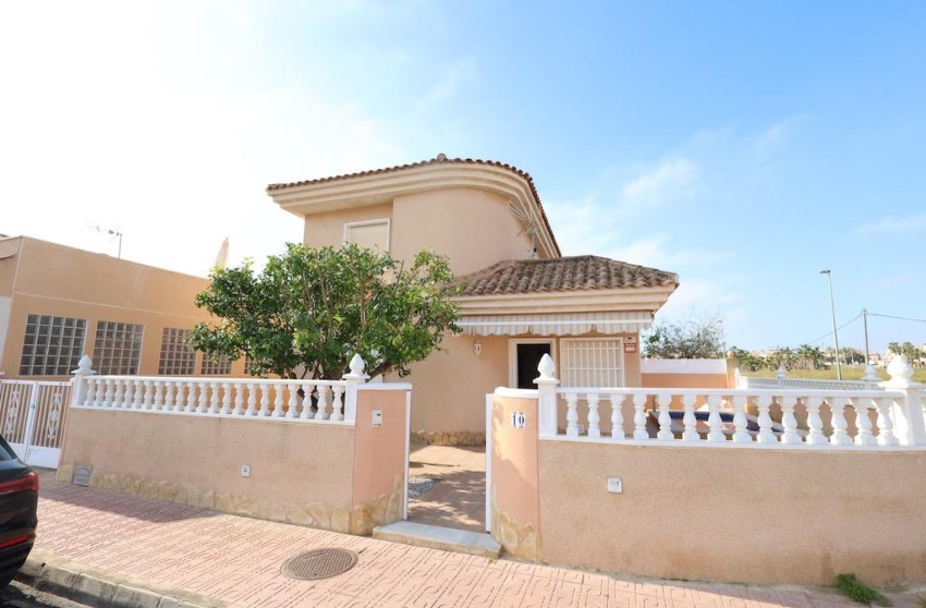 Resale - Villa - Torrevieja - Los Balcones - Los Altos del Edén