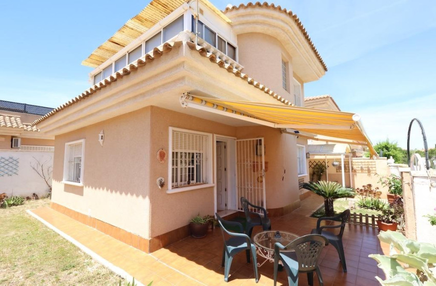 Resale - Villa - Torrevieja - Los Balcones - Los Altos del Edén