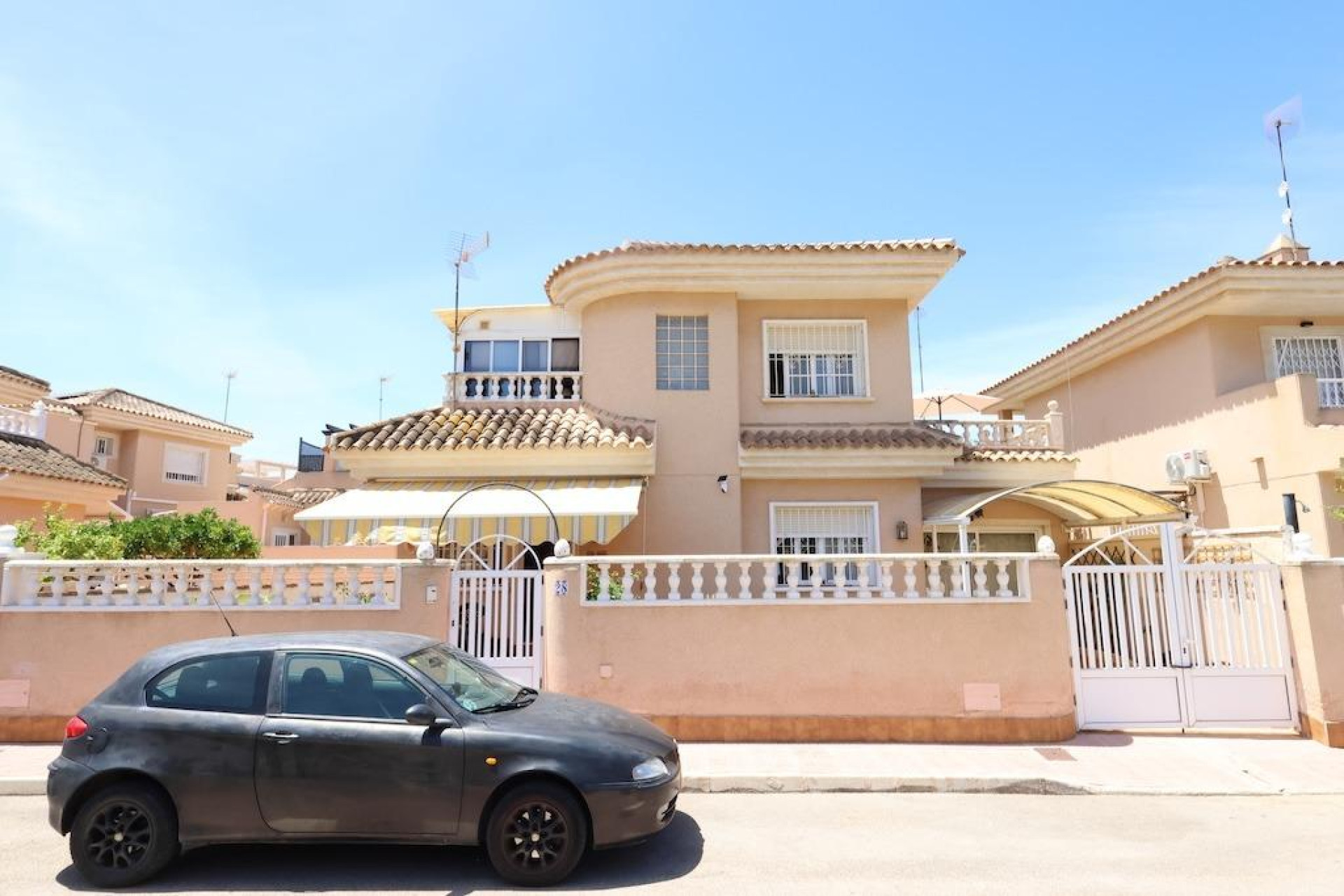 Resale - Villa - Torrevieja - Los Balcones - Los Altos del Edén