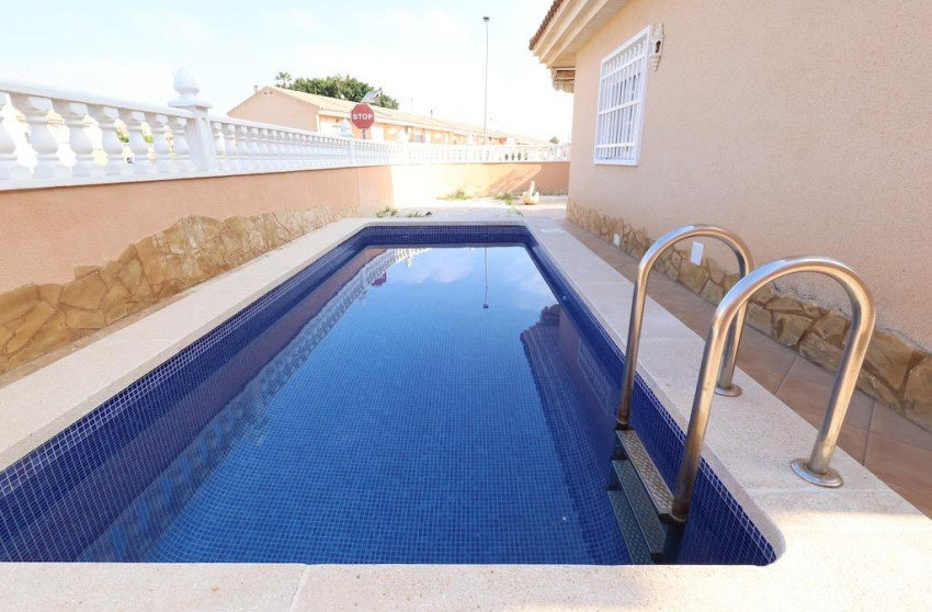 Resale - Villa - Torrevieja - Los Balcones - Los Altos del Edén