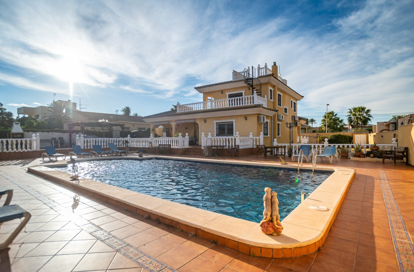 Resale - Villa - Torrevieja - LOS BALCONES - LOS ALTOS