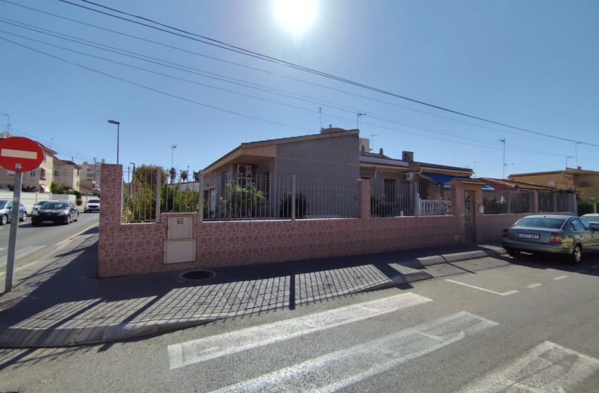 Resale - Villa - Torrevieja - Playa de los locos