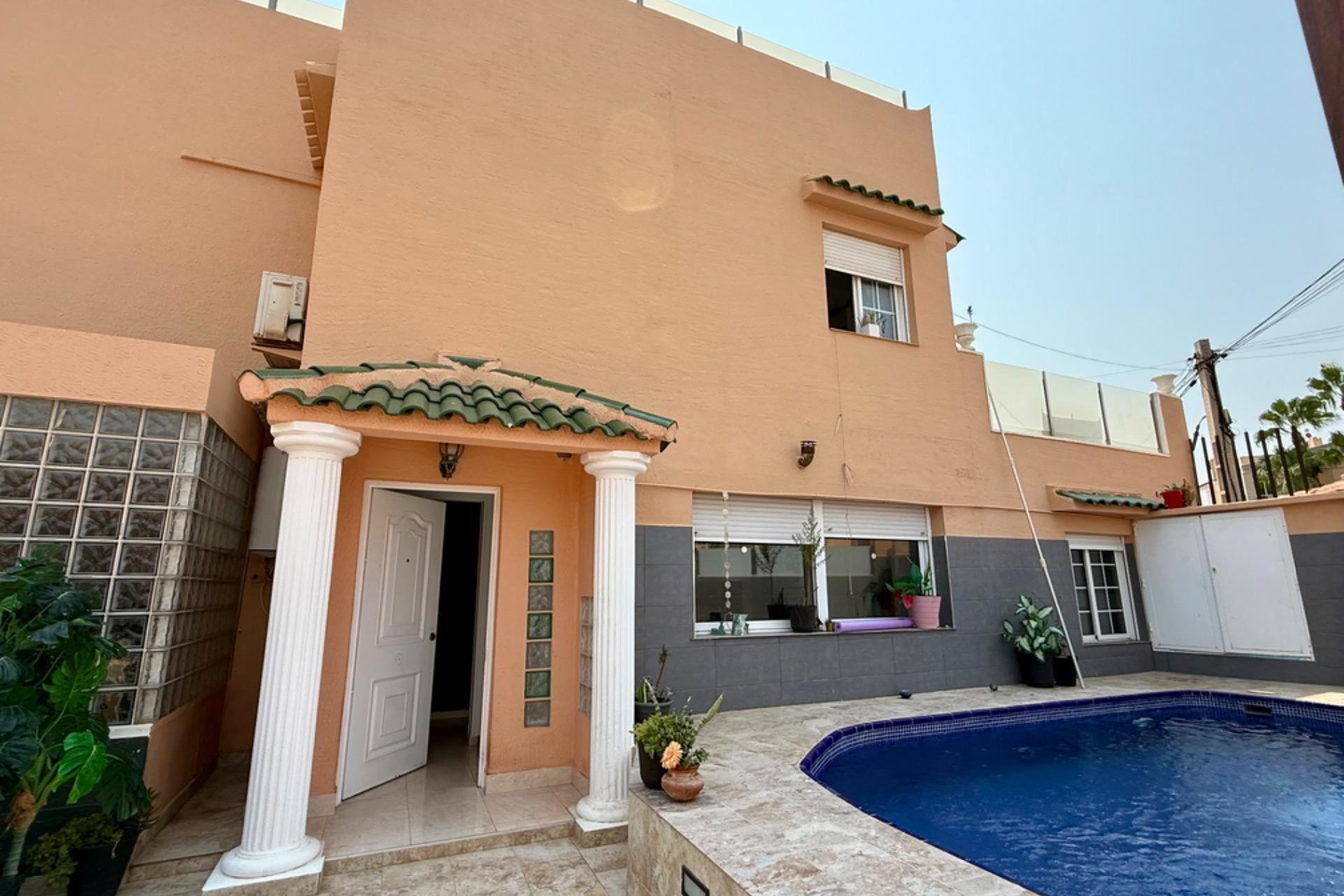 Resale - Villa - Torrevieja - Playa del cura