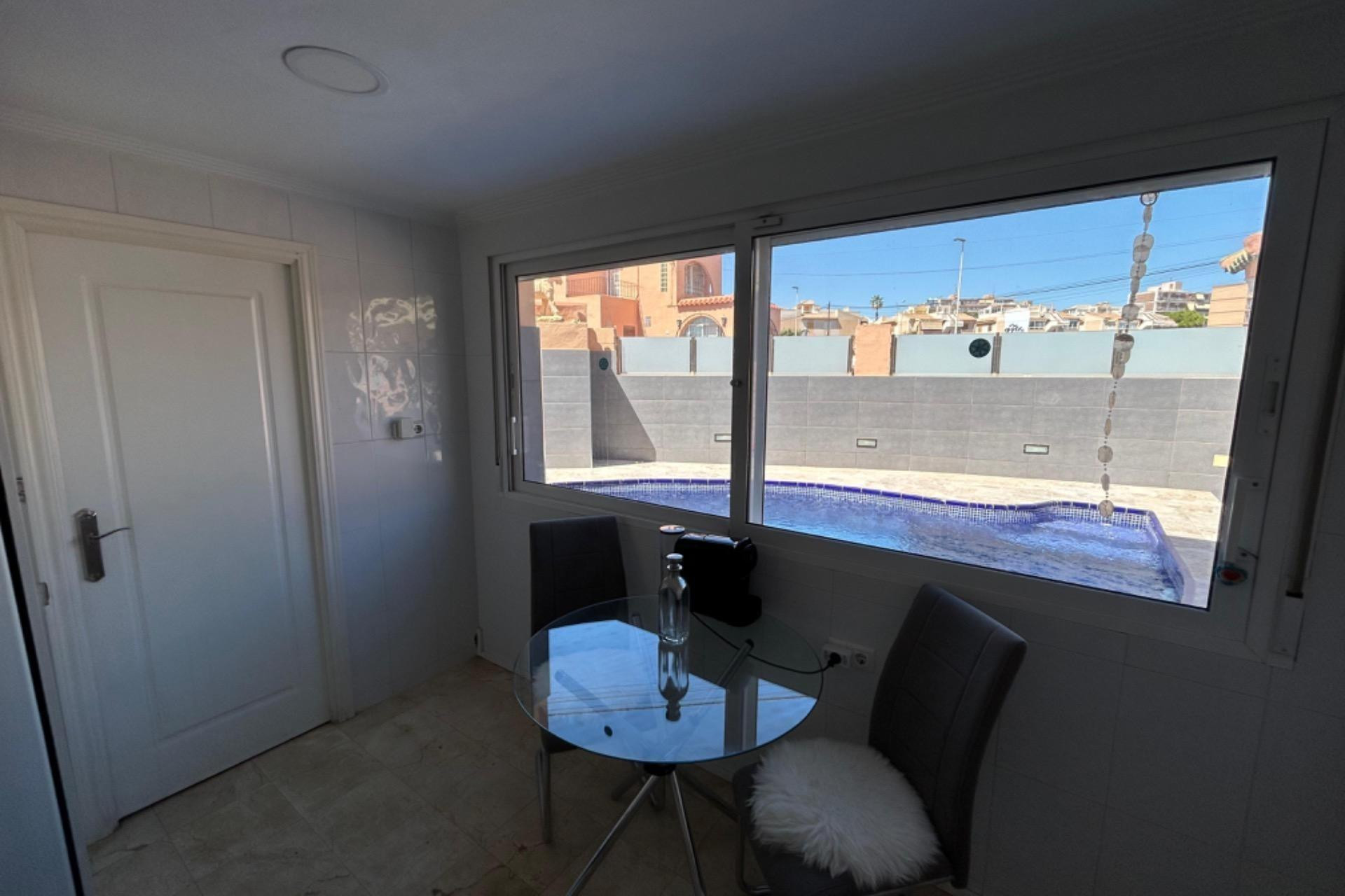 Resale - Villa - Torrevieja - Playa del cura