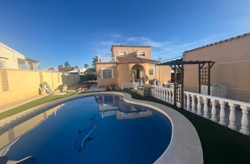 Resale - Villa - Torrevieja - San luis