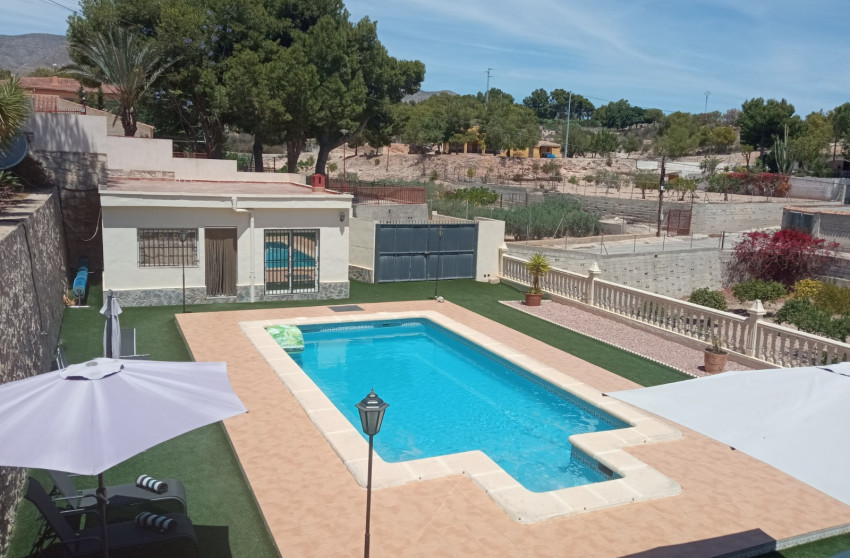 Resale - Villa with annex - Crevillente - Crevillent