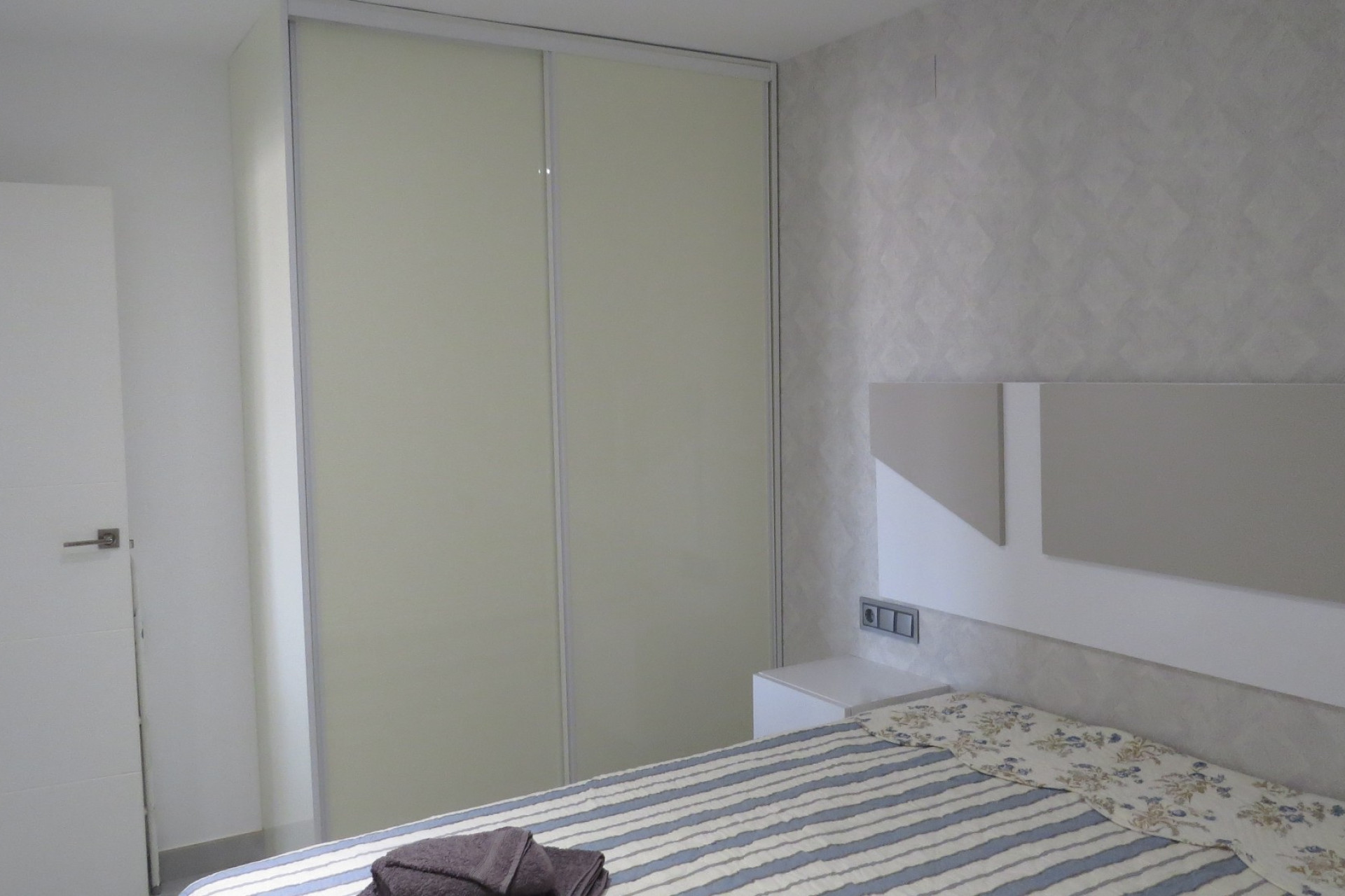 Reventa - Apartamento - Sin dormitorio - Guardamar del Segura - Urbanizaciones