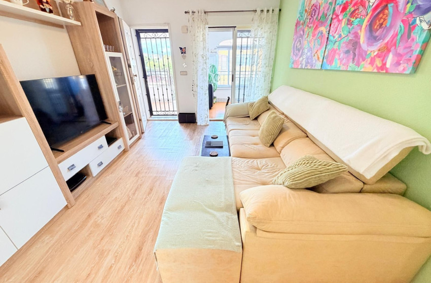 Reventa - Apartamento - Sin dormitorio - Los Montesinos - La Herrada