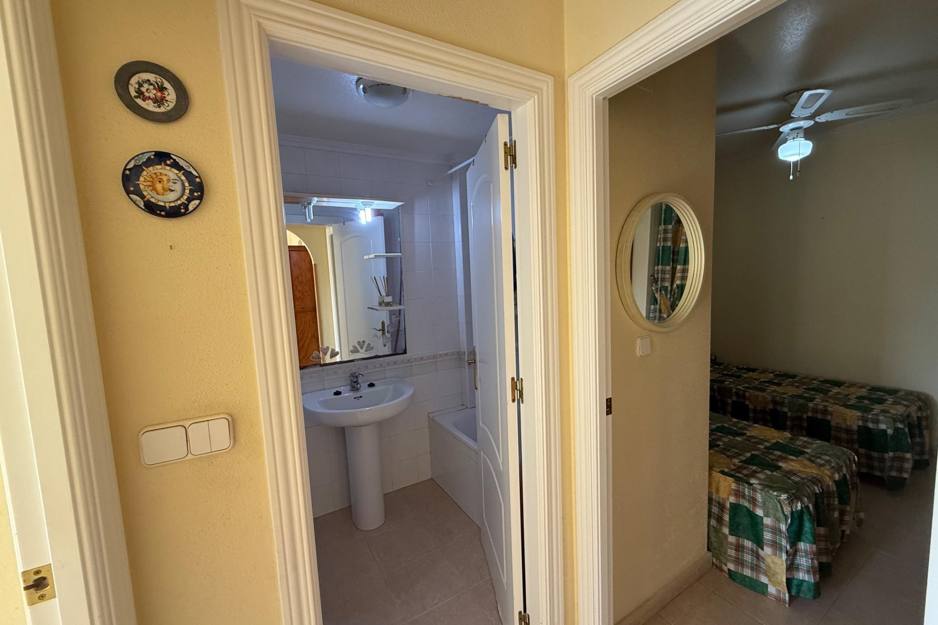 Reventa - Bungalow - Planta Baja - Torrevieja - Aguas Nuevas