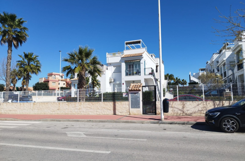 Reventa - Bungalow - Planta Baja - Torrevieja - Aguas Nuevas