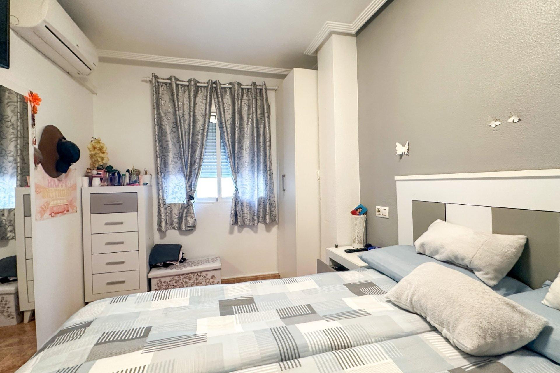 Reventa - Bungalow - Planta Baja - Torrevieja - Centro