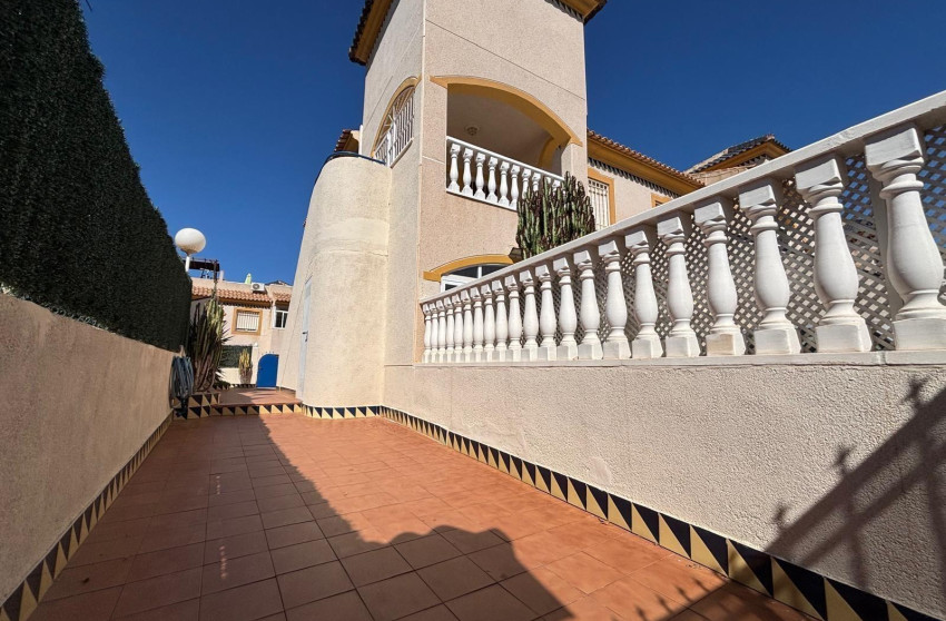 Reventa - Bungalow - Planta Baja - Torrevieja - Paseo maritimo