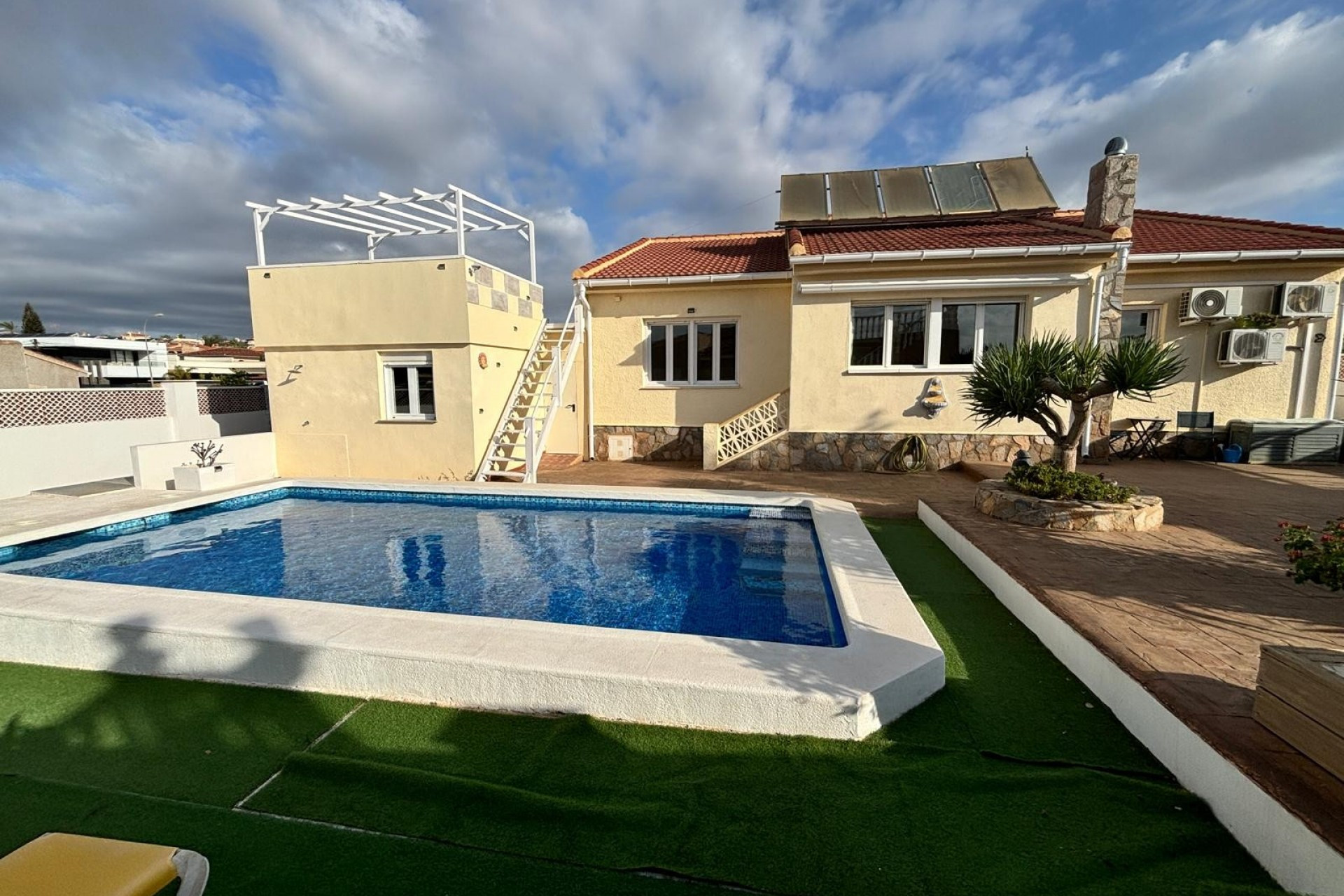 Reventa - Detached House / Villa - Ciudad Quesada