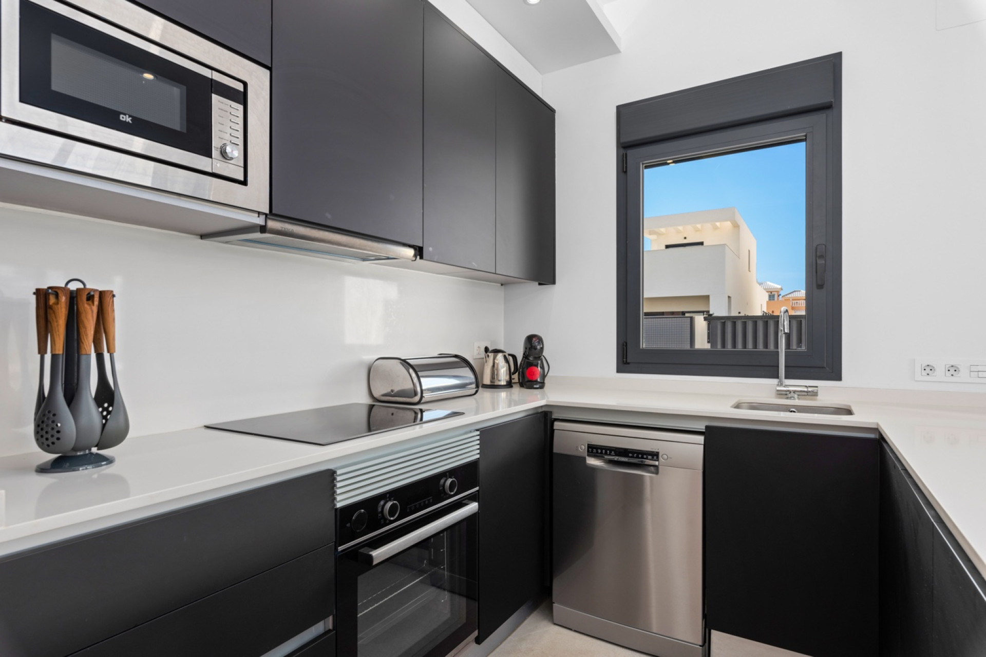 Reventa - Semi detached Villa - La Marina - La Marina - Urbanization