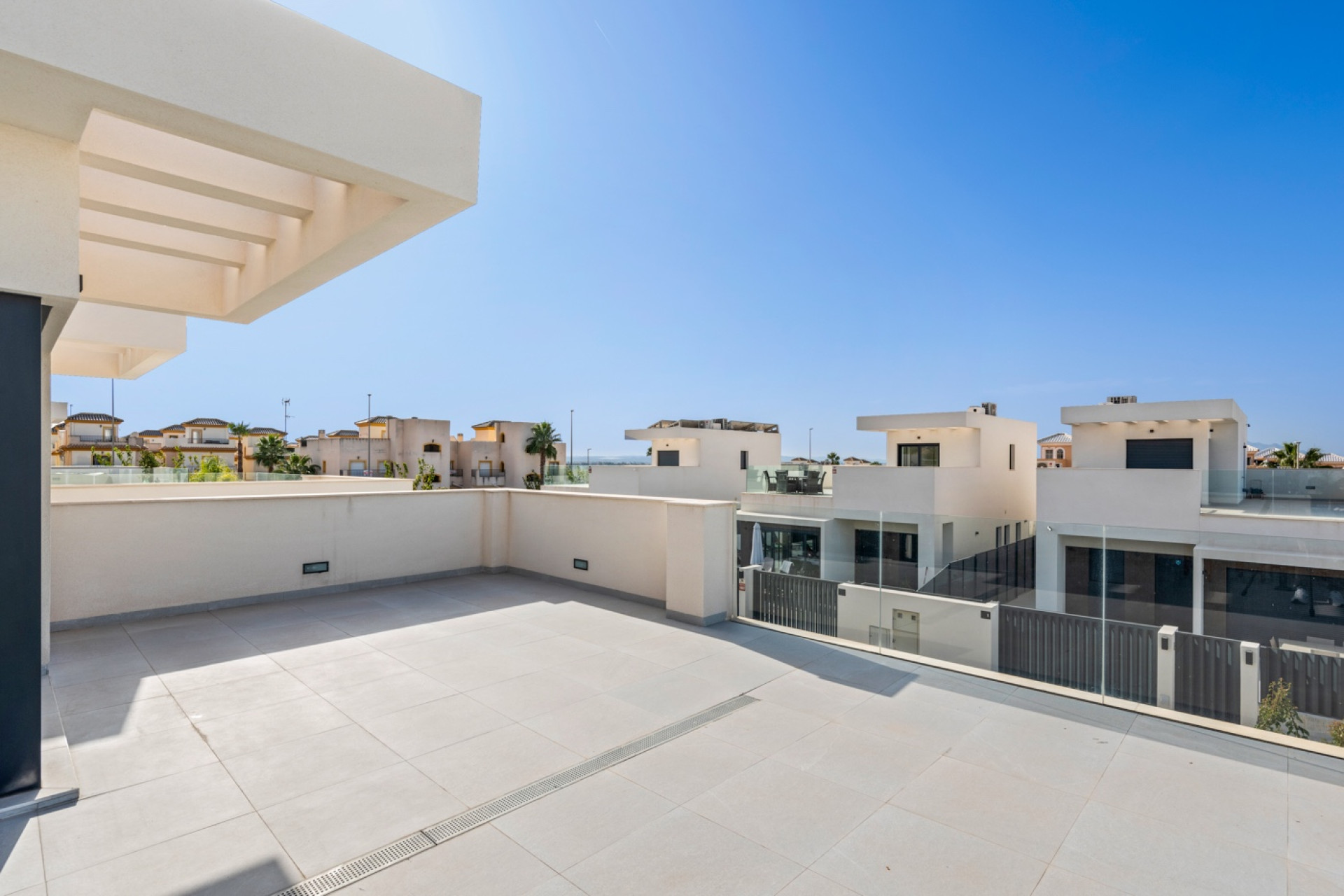 Reventa - Semi detached Villa - La Marina - La Marina - Urbanization