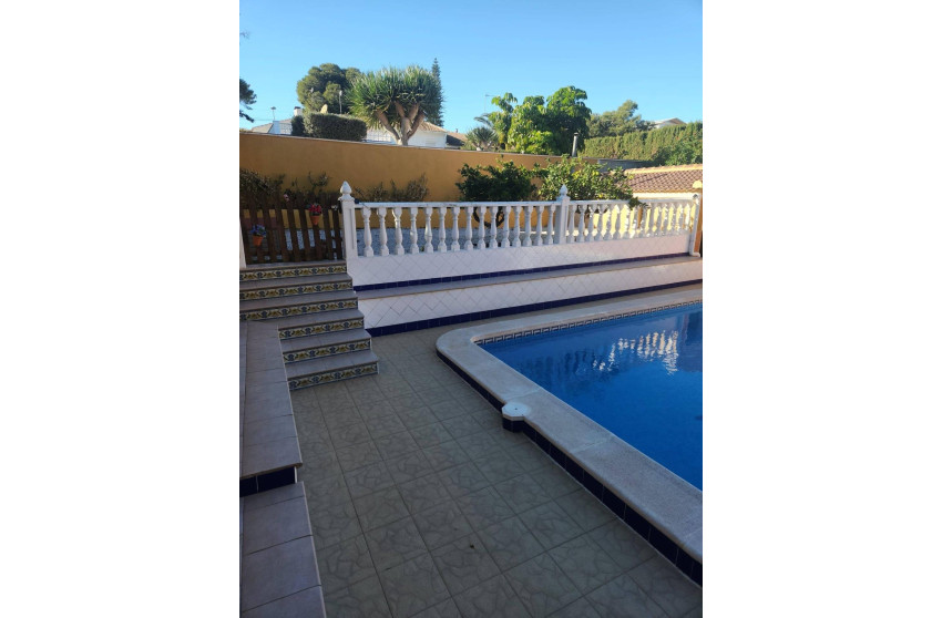 Reventa - Villa - Orihuela Costa - Los Almendros-La Florida