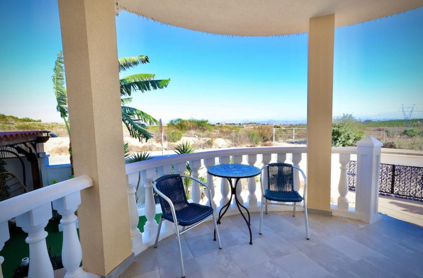 Reventa - Villa - San Miguel de Salinas - Residencial los flamencos