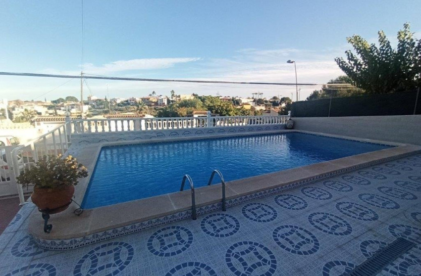 Reventa - Villa - Torrevieja - Los balcones