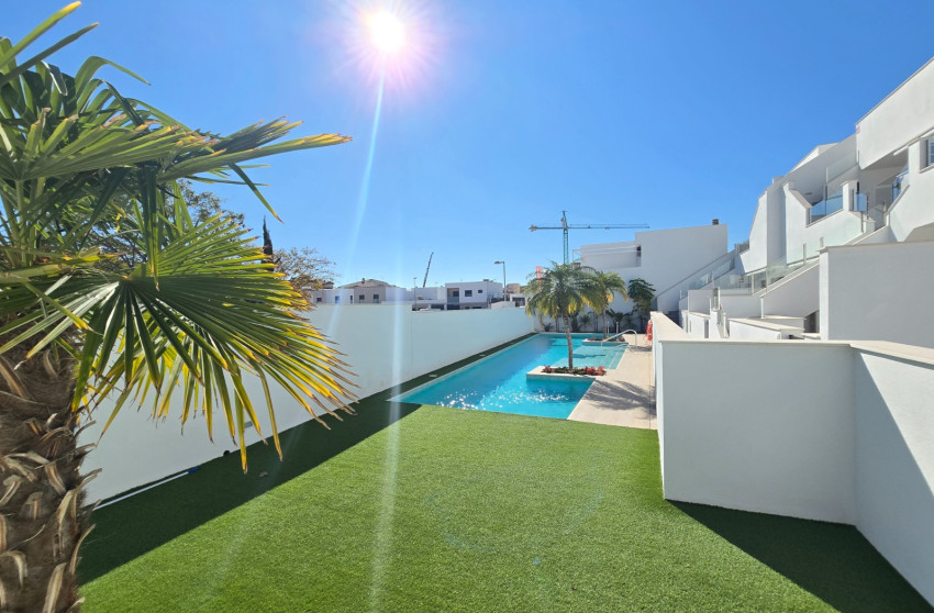 Revente - Apartment / Flat * - Pilar de la Horadada *