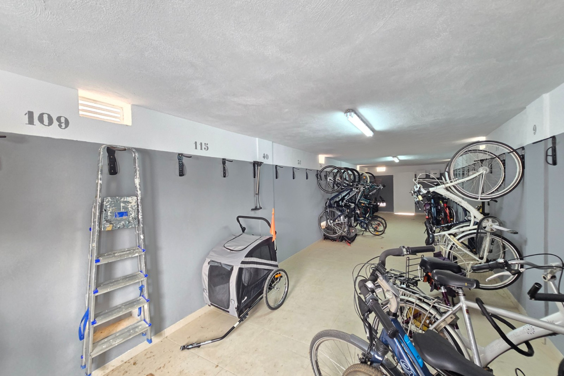 Revente - Apartment / Flat * - Pilar de la Horadada *