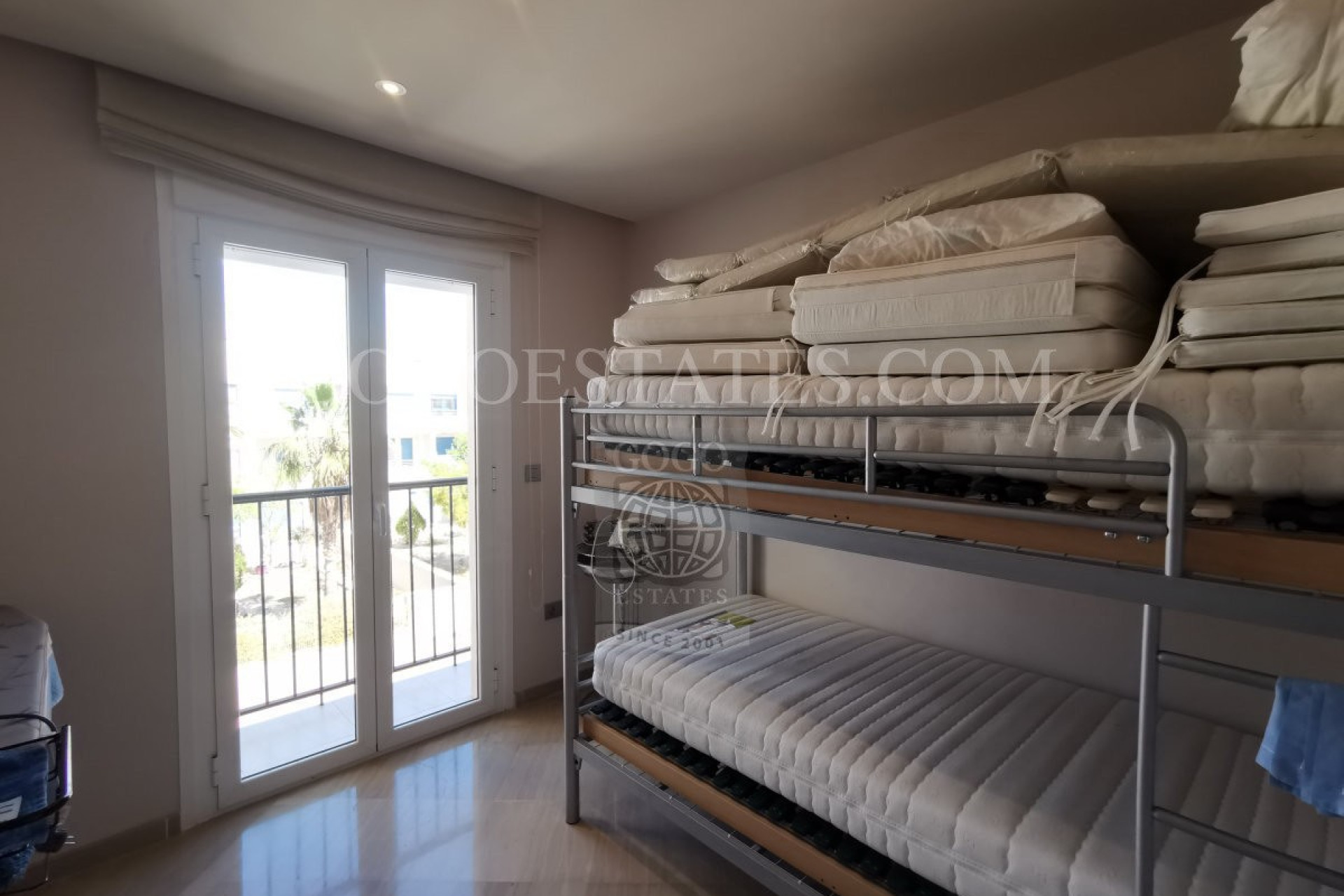 Revente - Apartment - San Juan de los Terrenos