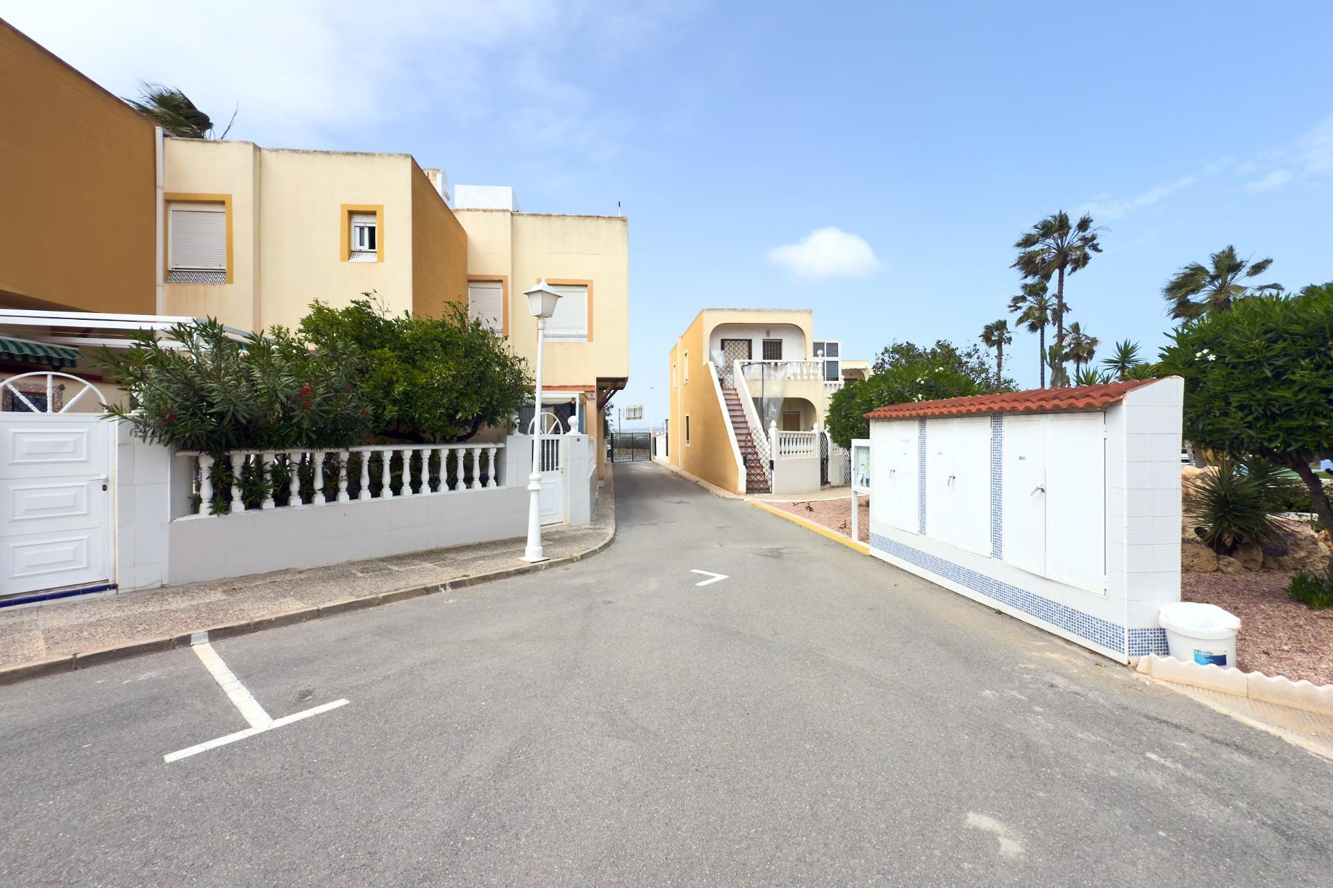 Revente - Bungalow - Rez-de-chaussée - Torrevieja - Torreblanca